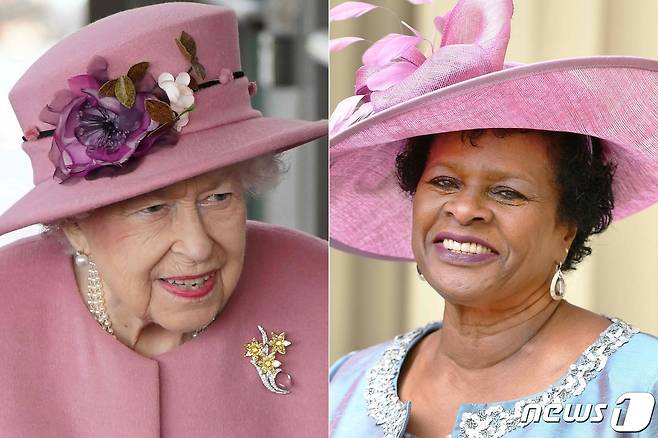엘리자베스 2세 영국 여왕과 샌드라 메이슨 바베이도스 총독(오른쪽). © AFP=뉴스1