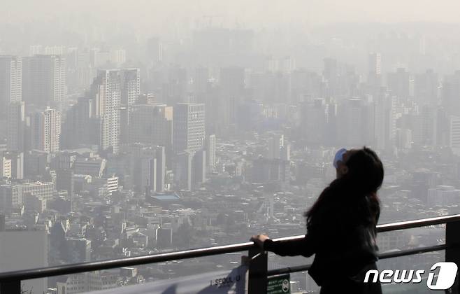 겨울철이 다가오면서 최근 충북의 초미세먼지 농도가 '나쁨' 수준을 보이고 있다.(사진은 기사 내용과 무관함) / 뉴스1 © News1