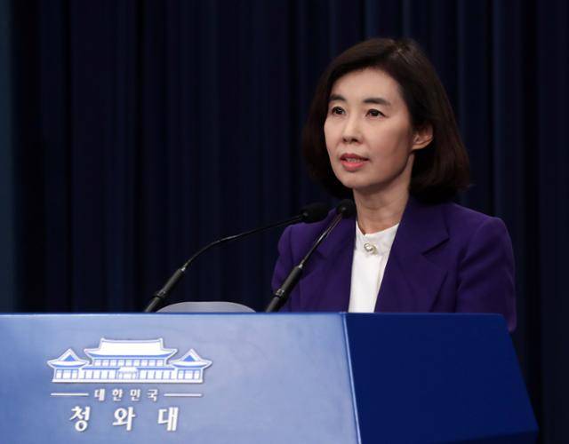박경미 청와대 대변인이 22일 춘추관에서 문재인 대통령의 주요 20개국 정상회의(G20)·제26차 유엔기후변화당사국총회(COP26) 및 헝가리 국빈 방문 관련 브리핑을 하고 있다. 뉴시스