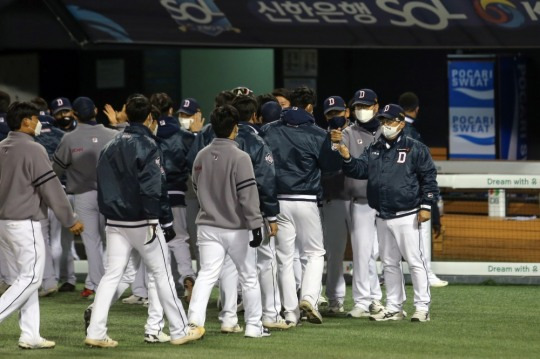 2021시즌 종료까지 9경기를 남겨 놓고 '4위 지키기'에 비상이 걸린 두산이 난국을 어떻게 헤쳐 나갈지에 관심이 쏠린다.[사진 두산 베어스]