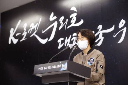임혜숙 과학기술정보통신부 장관이 21일 오후 전라남도 고흥군 나로우주센터 프레스룸에서 ‘누리호 발사 결과’ 관련 브리핑을 하고 있다. [과기정통부 제공]