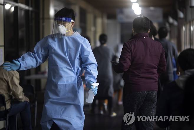 서울 519명 신규 확진…전날보다 13명 많아 [연합뉴스 자료사진]