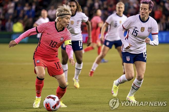 지소연과 미국의 메건 러피노 [게티이미지/AFP=연합뉴스]