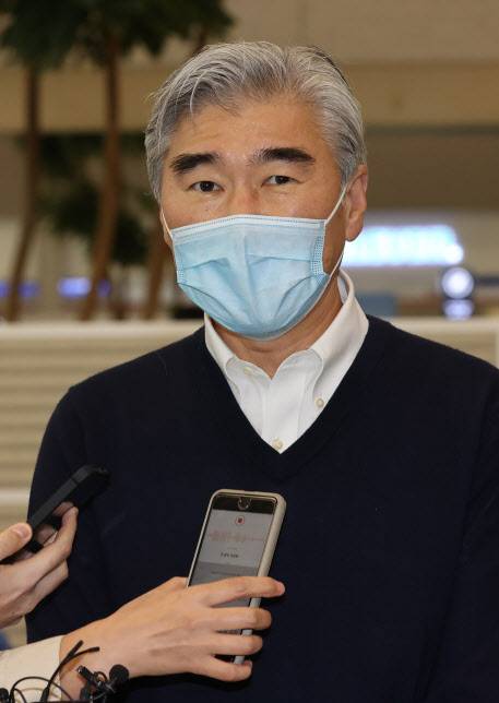 성김 미국 국무부 대북 특별대표가 23일 오후 인천국제공항을 통해 입국했다.(사진=연합뉴스)