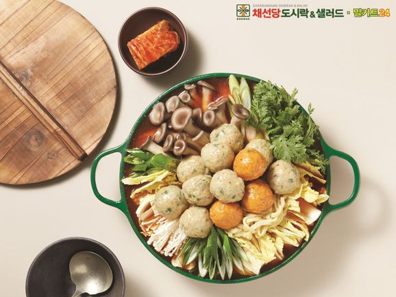 채선당도시락&샐러드&밀키트24 굴림만두전골ⓒ채선당