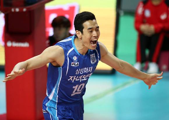 현역 선수 시절 삼성화재 높이를 책임졌던 고희진 삼성화재 감독은 화려한 세리머니로도 대전 홈팬들의 환호성을 이끌어냈다.  [사진=발리볼코리아닷컴]