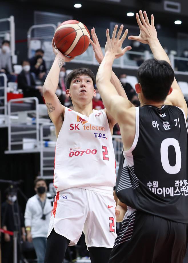 SK 최준용이 23일 KT전에서 슛을 쏘고 있다. KBL 제공