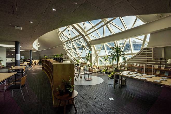 뚝섬한강공원 서울생각마루에서 무료로 이용할 수 있는 플랜테리어 휴식 공간. 서울관광재단 제공