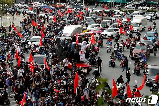 지난 8월 7일(현지시간) 태국 방콕에서 정부의 코로나19 방역 실패에 대해 책임을 묻는 시위가 열리고 있다. © 로이터=뉴스1 © News1 서한샘 기자