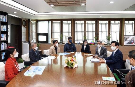 안병용 의정부시장 ‘행정이 공부하는 문화도시’ 릴레이 캠페인 격려. 사진제공=의정부시