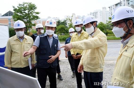 안병용 의정부시장 송산권역 행정복지센터 신축 현장방문. 사진제공=의정부시