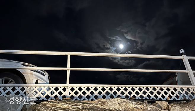 야간 상황에서의 촬영도 개선된 모습을 볼 수 있었다. 빛 번짐 현상이 줄고, 사진의 대비가 선명해졌다. 최미랑 기자