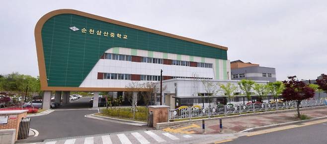 전남 순천시 신대지구에 있는 순천삼산중학교. 이 중학교는 지난해 3월 이곳으로 이전했지만 학교 부지의 소유권은 건설사가 갖고 있다. 네이버 지도 캡쳐.