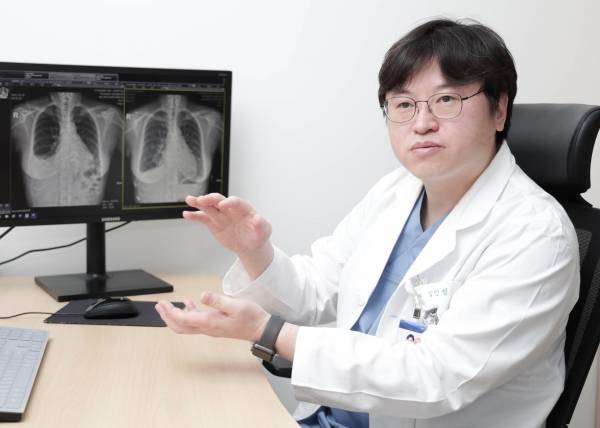 김인섭 경희대병원 흉부외과 교수가 동맥 질환에 관해 설명하고 있다. ⓒ경희대병원