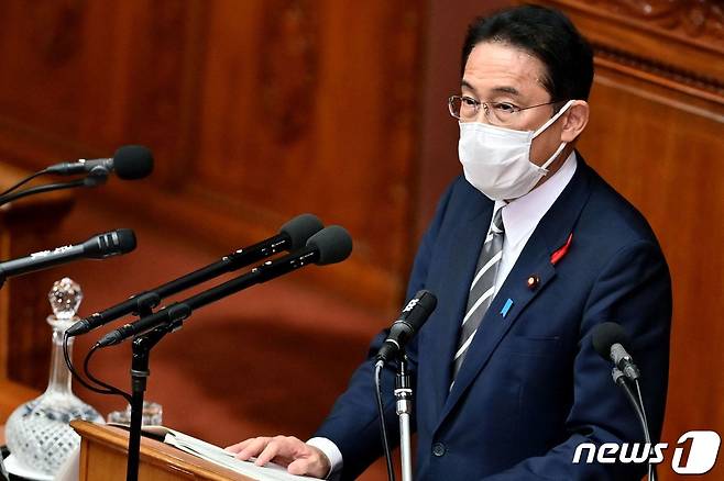 기시다 후미오 일본 총리가 지난 8일(현지시간) 국회에서 첫 소신표명 연설을 하고 있다. © AFP=뉴스1 © News1 금준혁 기자