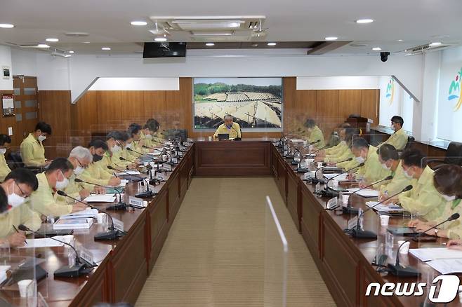 문정우 군수 주재 간부회의 모습.  (금산군 제공)  © 뉴스1