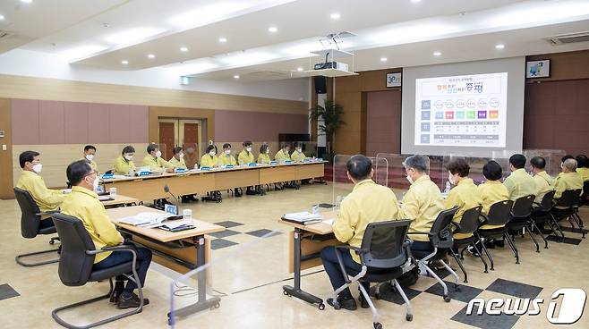 증평군이 민선5기 공약사업 추진현황 보고회를 하고 있다.(증평군 제공)© 뉴스1