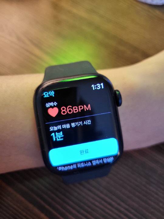 '애플워치7'에서 '마음 챙기기' 기능을 활용하는 모습. 김나인 기자