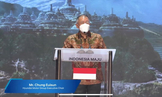 정의선 현대자동차그룹 회장이 25일 인도네시아 자카르타에서 열린 JI엑스포의 '인도네시아 미래차 생태계' 행사에 참석해 발언을 하고 있다. 영상 캡처