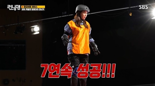 Song Ji-hyo boasted a special point in the mission, which borrowed the stepping bridge game in the Squid Game.On SBS Running Man broadcasted on October 24 Days, Jin Jung-ha, Yezi, Bibi and Luda were on the show and unfolded the double-decker race.On that day, a fresh (?) 02-year-old MC Minji (Jeong Jun-ha ViceCharacter) appeared following ITZY Yezi, space girl Luda and Bibi.The members who expected the idol were disappointed with the appearance of Jeong Jun-ha, saying, It is sour.Ji Suk-jin then said, There is no castle, come to tension.So, Jin Jun-ha said, Tell me a word.However, Yoo Jae-Suk also said, Thank you for coming out today, but Im a little bit like three people ... Singers come out, but it is too sour to be MZ generation representative.The race of the day was an unpredictable golden rate race, splitting into golden and litter ratios with a moment of Choices.It is a way to organize a game by coordinating the number of in-ones according to the number balls drawn by the production team by selecting the captain every round and giving the number to each cast.The first game was a quiz showdown, which was conducted in categories such as common sense, lions voice, and current affairs and economics newspapers.Among them, Jeon So-min said, Can I use this?Yoo Jae-Suk, who heard this, was shocked to see the tick aspect of Jeon So-min, saying, It is John (to be).In the second Game Blue White Age, only Kim Jong-guk and Ji Suk-jin teamed up to laugh at the start; the first runner, Ji Suk-jin, faced Jeon So-min.Ji Suk-jin then punched the extension, and Jeon So-min said, Seokjin is not joking but hitting hard with heart.But Ji Suk-jin excused himself: Its because Ive worked hard on Game.The third game was the 50% chance of following the play in the Netflix original series Squid Game, and the stepping bridge was crossed.Yoo Jae-Suk, who became the first batter, shivered, If you fall in the drama, you die.Song Ji-hyo crossed one step to his own Choices and gave the correct answer for four consecutive times, so the crew couldnt hide their elasticity.Song Ji-hyo then set a milestone of six consecutive successes with a 1.5 percent chance.Song Ji-hyo was given a break for a while, and Song Ji-hyo was able to advance again through 0.7% probability and achieved seven consecutive successes.Finally, Song Ji-hyos correct answer march stopped at the eighth; Song Ji-hyos performance gave the victory to the Song Ji-hyo team.The final win went to the top eight, and the penalties went to Yezi, Jeon So-min and Luda.
