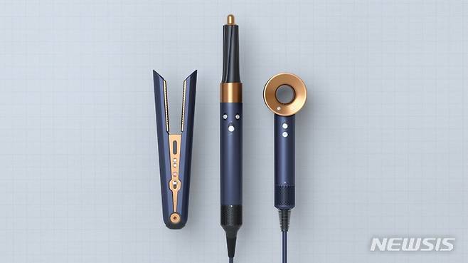 [서울=뉴시스] 다이슨 헤어 케어 제품 기프트 에디션.(사진=다이슨코리아 제공) 2021.10.25 photo@newsis.com