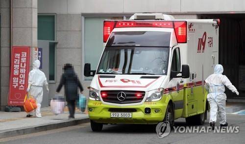 음압구급차 [연합뉴스 자료 사진] 기사 내용과 직접 관련이 없습니다