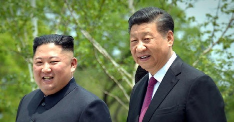 시진핑(오른쪽) 중국 국가주석과 김정은(왼쪽) 북한 국무위원장.(사진=조선중앙통신/연합뉴스).