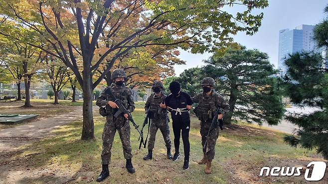 정부대전청사에서 진행된 '유관기관 통합방호훈련' 모습.© 뉴스1