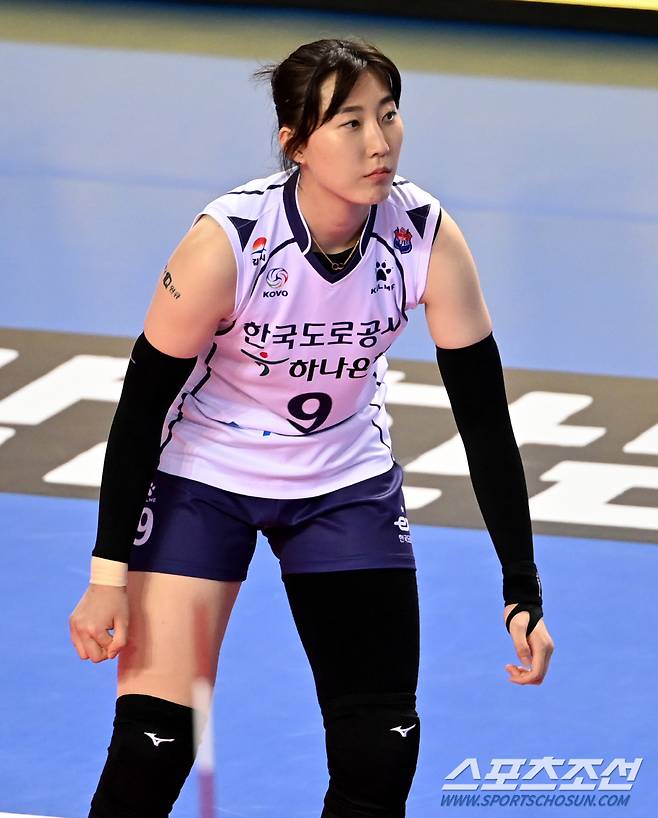 프로배구 여자부 IBK기업은행과 한국도로공사의 경기가 26일 화성실내체육관에서 열렸다. 한국도로공사 박정아가 경기를 펼치고 있다. 화성=허상욱 기자 wook@sportschosun.com/2021.10.26/