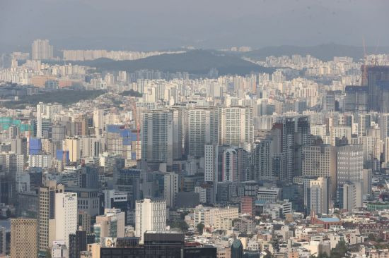 서울 남산에서 바라본 서울 시내 아파트 ＜이하 사진=연합뉴스＞