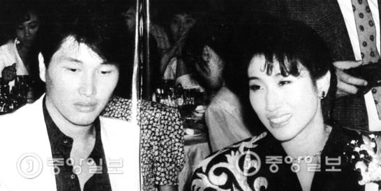 1988년 결혼 직전 한 패션쇼에 참석한 최태원 회장과 노소영 관장. [사진 여성중앙]