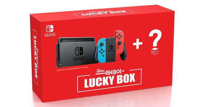 위에서부터 조선호텔앤드리조트가 준비한 쓱데이 행사 상품인 ‘조선 팰리스 서울 강남 그랜드 마스터스 스위트 객실’. ‘SI빌리지’가 쓱데이에서 할인 판매하는 명품 시계. ‘W컨셉’의 쓱데이 데일리 러키박스 상품인 명품백. 신세계아이앤씨 쓱데이 닌텐도 러키박스.