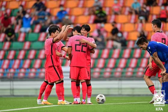 The Korean U-23 football team celebrate after scoring a goal against the Philippines at Jalan Besar Stadium in Singapore on Monday. [NEWS1]
