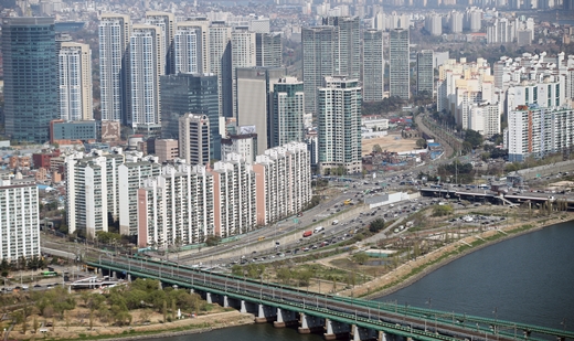 KB국민은행 리브부동산에 따르면 10월 서울 아파트 평균 매매가격은 12억1639만원을 기록했다. /사진=뉴스1
