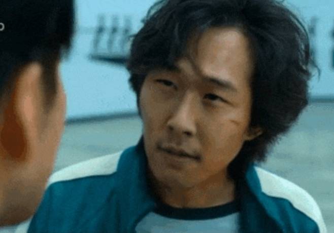 넷플릭스 오리지널 콘텐츠 ‘오징어게임’ 속 이정재씨의 얼굴에 손흥민 선수가 합성된 모습. [온라인 커뮤니티]