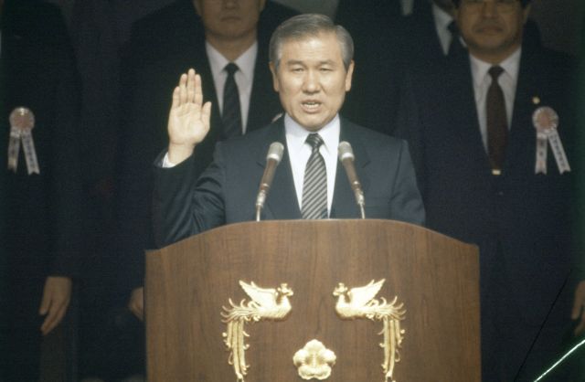 1988년 노태우 전 대통령이 제13대 대통령 취임식에서 선서하는 모습. 연합뉴스