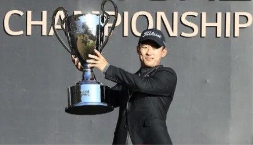 코리안투어 최종전인 LG 시그니처 플레이어스챔피언십의 총상금이 12억원으로 증액됐다. 사진은 지난 해 초대 챔프에 오른 한승수. [사진=KPGA]