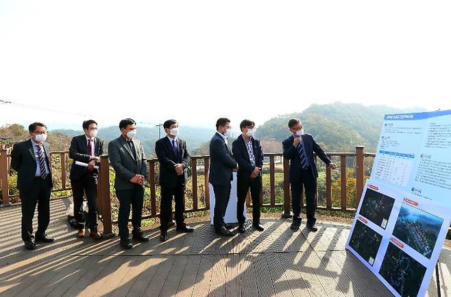 전북 임실군은 26일 전북연구원과 옥정호 중심의 관광개발 사업에 대한 중장기적 방안을 함께 모색하는 정책간담회를 가졌다. 임실군 제공