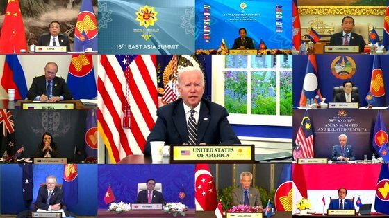 27일(현지시간) 화상으로 열린 동아시아 정상회의에 참석한 조 바이든 대통령. [EPA=연합뉴스]