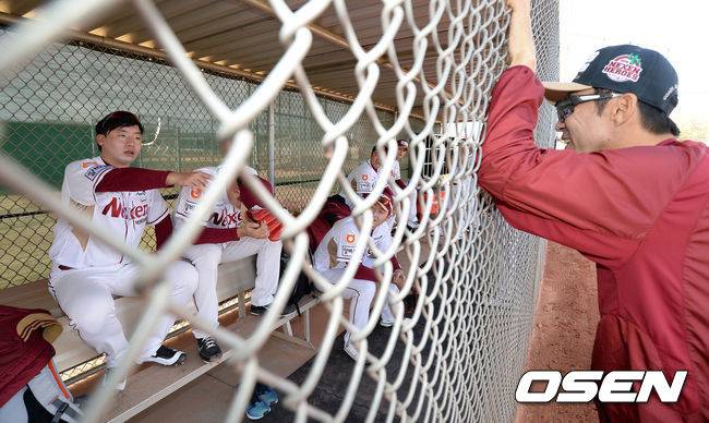 [OSEN=서프라이즈(美애리조나), 지형준 기자]미국 애리조나 서프라이즈에 스프링캠프를 차린 넥센 히어로즈. 오주원, 로저스 2016.01.17 /jpnews@osen.co.kr