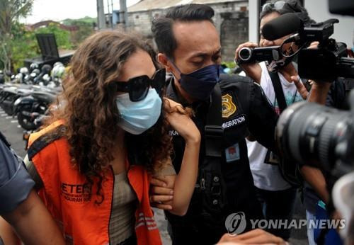 29일 발리 여성교도소에서 출소한 미국인 헤더 맥 [AFP=연합뉴스]