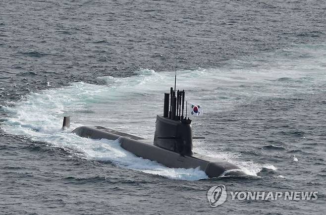 지난 8월 한국 기술로 독자 설계ㆍ건조된 해군의 첫 번째 3,000톤급 잠수함인 도산안창호함(KSS-Ⅲ)의 인도ㆍ인수 및 취역식이 거제 대우조선해양 옥포조선소에서 열렸다. 사진은 도산안창호함 항해 모습. 2021.8.13 [해군 제공. 재판매 및 DB 금지]