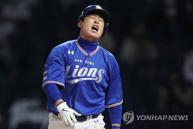 삼성 이원석 '아!' (창원=연합뉴스) 김동민 기자 = 29일 창원NC파크에서 열린 '2021 KBO 프로야구' NC 다이노스와 삼성 라이온즈의 경기. 6회 초 2사 만루 상황 삼성 7번 이원석이 파울 후 아까워하고 있다. 2021.10.29 image@yna.co.kr