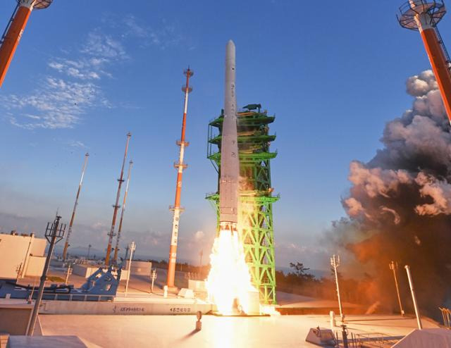 순수 국내 기술로 만든 한국형 발사체 '누리호(KSLV-2)'의 21일 발사 모습. 한국항공우주연구원 제공