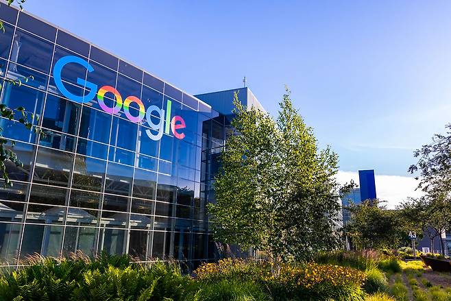 구글은 알파벳이 지분을 100% 보유한 비상장기업으로 남아 있다. ⓒAFP PHOTO