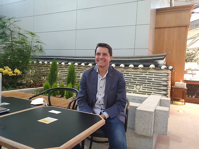 Solid Power CEO Doug Campbell speaks during an interview with The Korea Herald at Incheon Airport on Thursday. (Kim Byung-wook/The Korea Herald)
