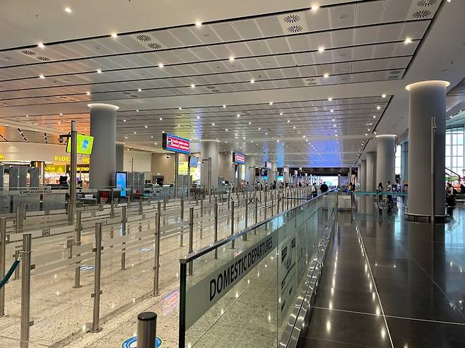 이스탄불공항 국내선 대기줄.