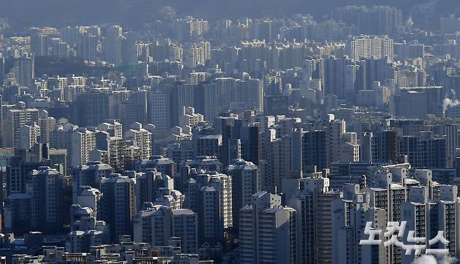 서울 남산공원에서 바라본 서울시내 아파트 모습. 이한형 기자