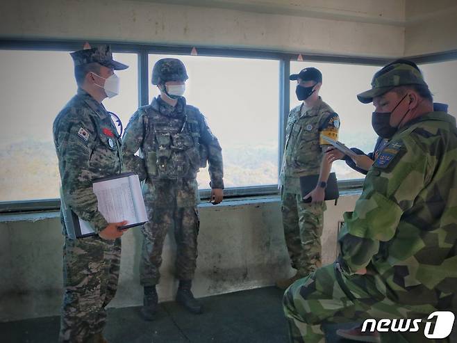 주한유엔군사령부가 지난주 정전협정 준수 여부 확인을 위한 비무장지대(DMZ) 부대 현장 점검을 실시했다고 2일 밝혔다. (유엔사 트위터) © 뉴스1