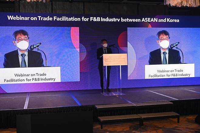 Vietnam Ambassador to Korea Nguyen Vu Tung speaks at a webinar on trade facilitation for the food and beverage industry at Four Seasons Hotel on Oct. 27. (Sanjay Kumar/Korea Herald)